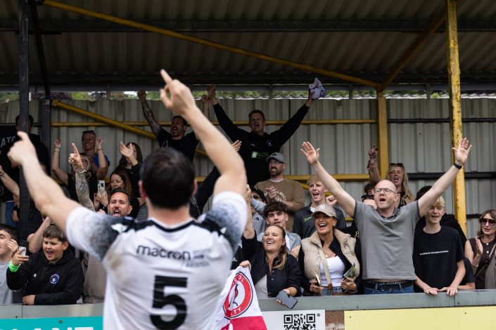Hamish conducts the fans
